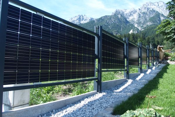 Video: Vertikální bifaciální stěny přinášejí revoluci ve fotovoltaice. Kdy  se objeví v Česku? — Solární Novinky