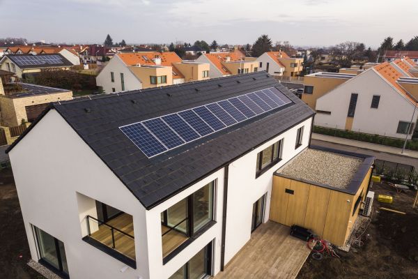 Průzkum: Polovina Čechů uvažuje o pořízení fotovoltaických elektráren