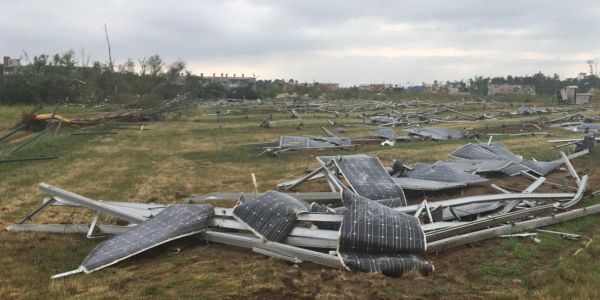 Tornádo zcela zničilo fotovoltaickou elektrárnu o výkonu 2 MW na Hodonínsku