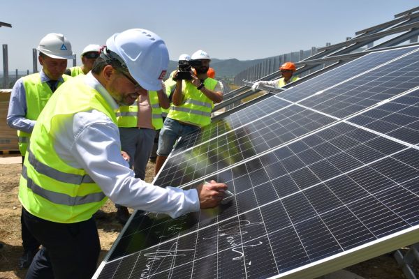 ČEZ zahájil výstavbu největšího solárního parku pro vlastní spotřebu v Bulharsku