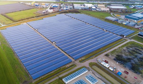 Skupina ČEZ bude do nových fotovoltaických elektráren investovat 90 miliard korun