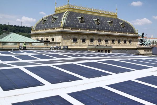 Od října začne v Praze fungovat nová organizace pro instalaci fotovoltaických panelů na střechách budov