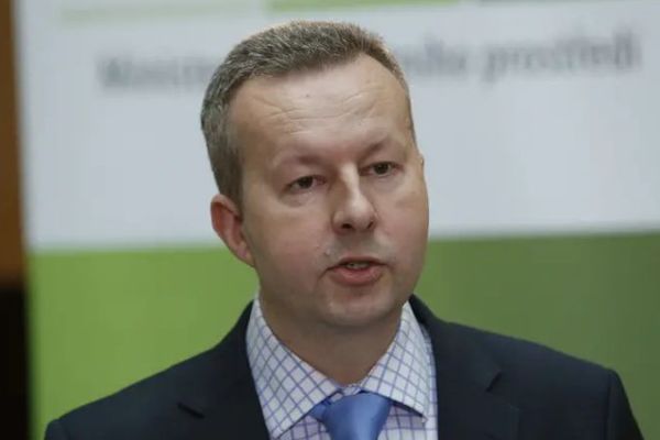Ministr Brabec schválil první fotovoltaické projekty z Modernizačního fondu