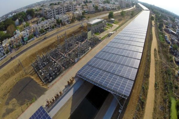 160 MW: První kanál se může změnit v obří solární elektrárnu ve Španělsku