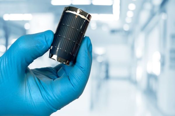 Švýcarští vědci vyvinuli flexibilní křemíkové solární články s účinnosti přes 21%