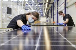 Nová éra: Výrobní kapacita ve fotovoltaice přesáhne 1 TW v roce 2024