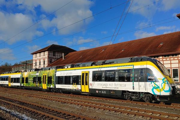 Německo: První bateriový vlak zahájí zkušební provoz