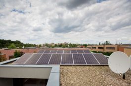 ČEZ: Kvůli obrovskému zájmu se letos bude stát dlouhá fronta na střešní fotovoltaiky