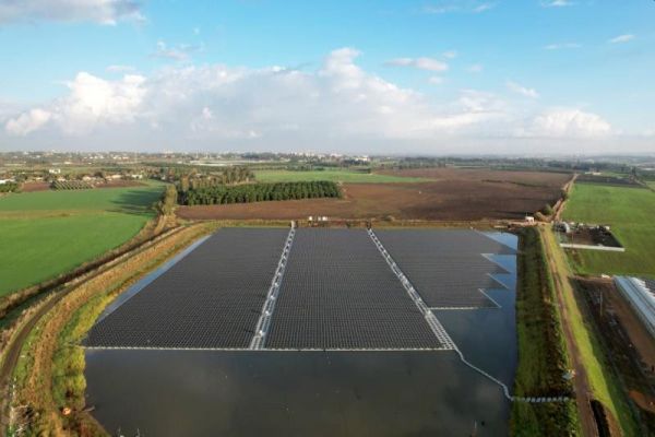 ČEZ expanduje ve výstavbě velkých plovoucích solárních elektráren v Izraeli