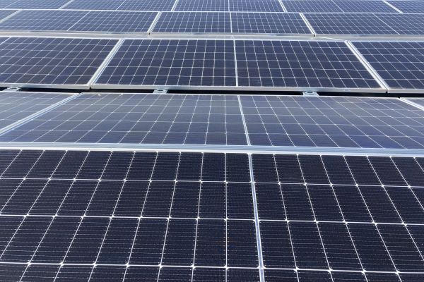 Bateriová solární elektrárna pokryje třetinu spotřeby energie skladu na Jičínsku