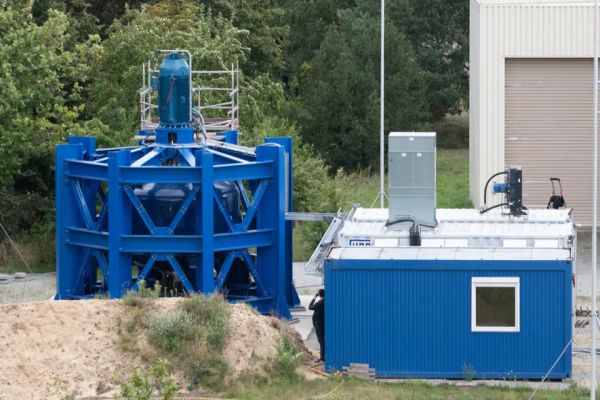 V Drážďanech se testuje obrovské setrvačníkové úložiště pro větrné elektrárny