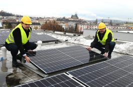 Obchody chtějí řešit drahé energie solárními panely, narážejí však na byrokracii