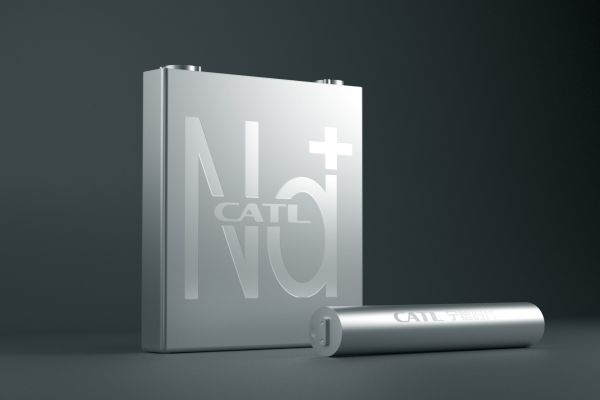 CATL uvádí na trh první generaci sodíko-iontových baterií