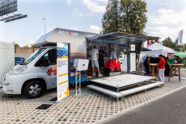 Huawei/Photomate truck i letos vyráží na svou solární Roadshow