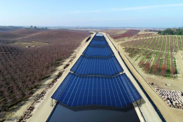 Kanály v Kalifornii budou vyrábět solární energii