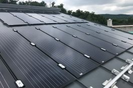 Fotovoltaické elektrárny v Česku vyrobily skoro o desetinu víc elektřiny