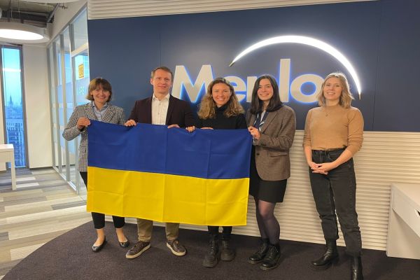 Menlo Electric daruje fotovoltaické instalace pro ukrajinské školy a nemocnice