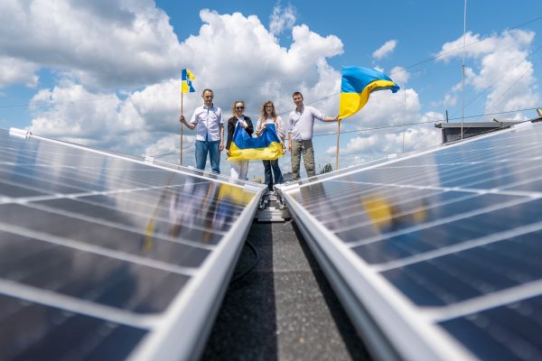 Brněnská fotovoltaika nyní vyrábí elektřinu  na střeše nemocnice v ukrajinském Žitomiru   