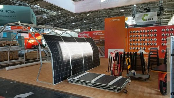Sunman Arch: Unikátní solární konstrukce z flexibilních panelů