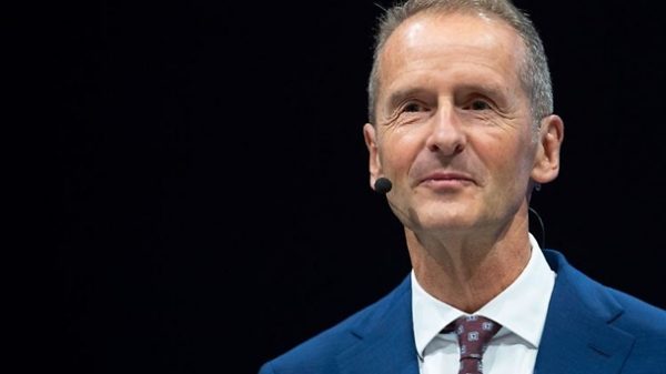 Bývalý šéf VW staví gigatovárnu na panely ve spolupráci s Číňany