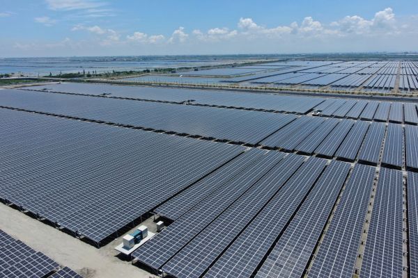 Čínský solární expres loni zrychlil tempo na 216 GW
