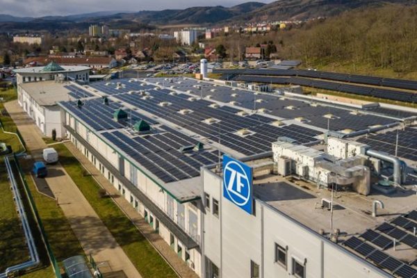 Fotovoltaika napájí první továrnu s nulovými emisemi v České republice