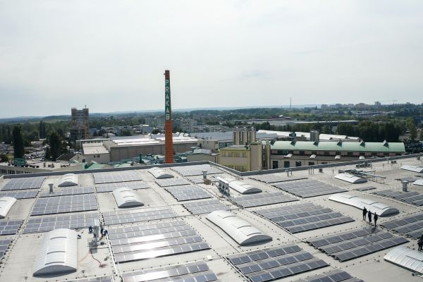 V Praze vyrostla další obří solární elektrárna s využitím špičkových technologií